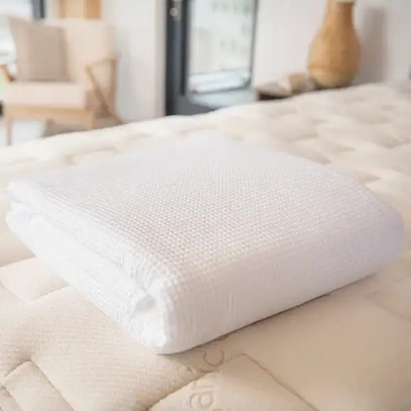 NP Web PDP Bedding Waffle Adult Blanket 03
