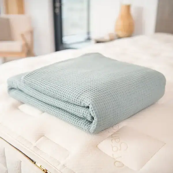 NP Web PDP Bedding Waffle Adult Blanket 06