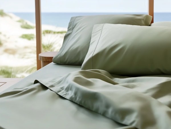 BSSQGR myBamboo sheet set lifestyle sage green 4 1 BSSQGR myBamboo sheet set lifestyle sage green 4 1