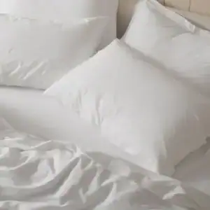 PDP 1024368 OrganicRelaxedSateen Duvet AlpineWhite LifestyleHero FA22 3 e9a5ec99 9228 4c08 ac10 1de423670e27