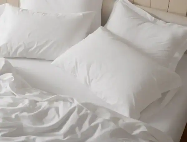 PDP 1024368 OrganicRelaxedSateen Duvet AlpineWhite LifestyleHero FA22 3 e9a5ec99 9228 4c08 ac10 1de423670e27