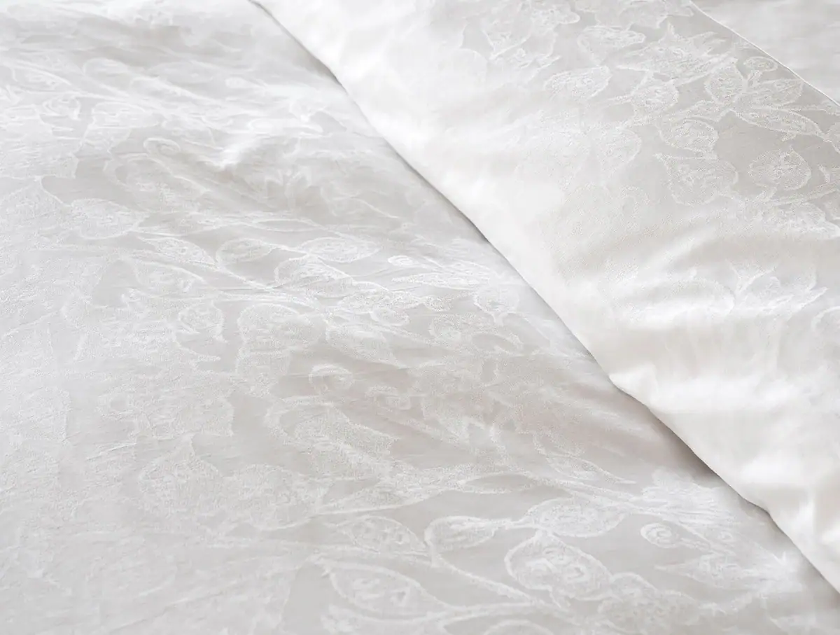 SP25 EEcom HeritageJacquardDuvet AlpineWhite B 104 787bec61 3446 480a b873 cb2d0573aff6