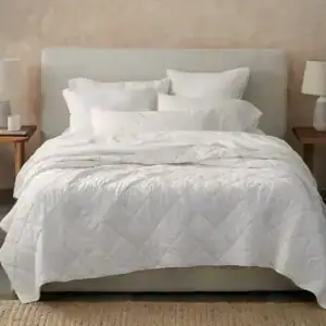 pdp diamondstitch comforter alpinewhite a sp21 0926 x fe0fe530 030e 4471 bfe6 20c387f8a509