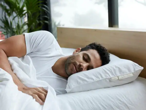 pdp lifestyle serenitypillow a sp21 model male 2654 cca73f87 f50f 4070 8eec 563fdaf62350