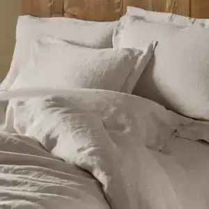 pdp organic relaxed linen duvetcover naturalchambray  bedthreequarterdet f17 10 88ae08ea a04f 4d00 ac6b ff56710ea430