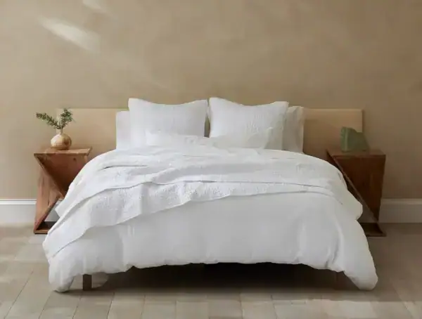 pdp pebbledhandstitched quilt alpinewhite  sp23 1  11600 1 66bebf98 90af 4e7d 8ad3 7a737f676087