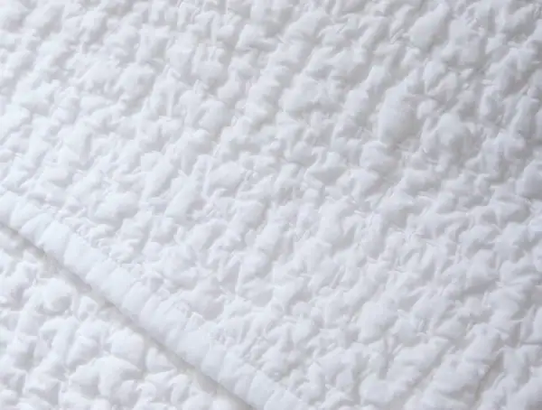 pdp pebbledhandstitched quilt alpinewhite  sp23 details  11640 3 e045c20c 47f2 4d02 98c4 9650140d9e00