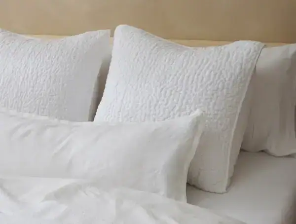 pdp pebbledhandstitched quilt alpinewhite  sp23 details  11664 4a9f480b 6940 454d 8a65 ab6021bd357c