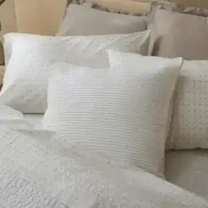 sp23 marshallorganicpillow alpinewhite 1 lifestyle pdp ce22621a edb2 46d9 8944 93a0853098b4